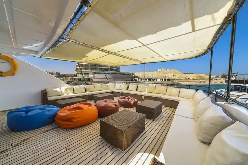 A comfortable twin bed cabin inside the Sea Dragon yacht.